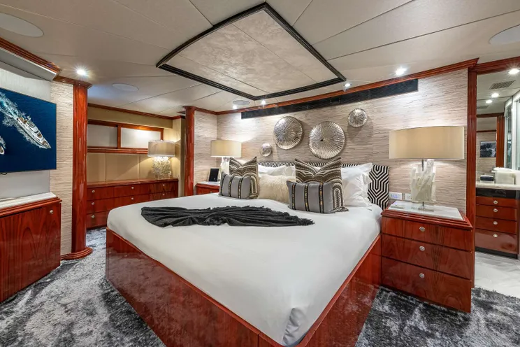 Charter Yacht SWEET ESCAPE - Christensen 130 - 6 Cabins - Nassau - Staniel Cay - Exumas - Bahamas