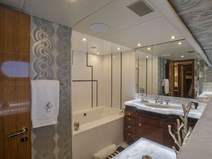 Master Bath with Jacuzzi for Her Master Bath with Jacuzzi for Her