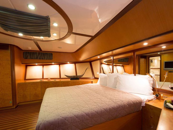 MASTER CABIN MASTER CABIN