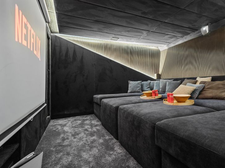 BELLA Custom 48m - cinema BELLA Custom 48m - cinema