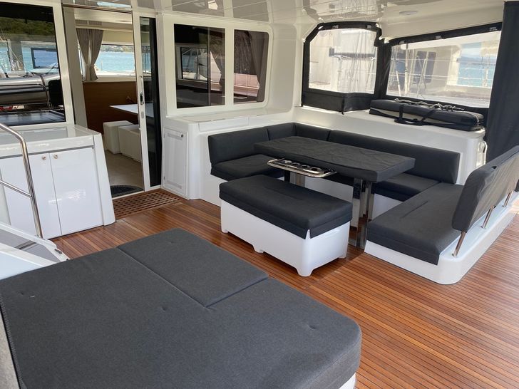 NAKA Lagoon 52F - aft deck NAKA Lagoon 52F - aft deck