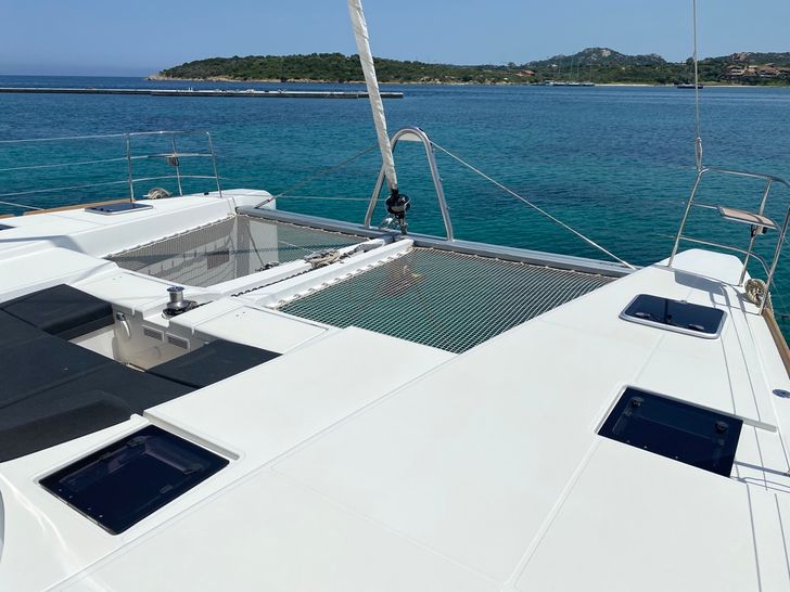 NAKA Lagoon 52F - foredeck trampolines NAKA Lagoon 52F - foredeck trampolines