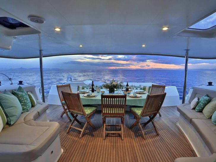 WORLDS END - aft deck dining WORLDS END - aft deck dining