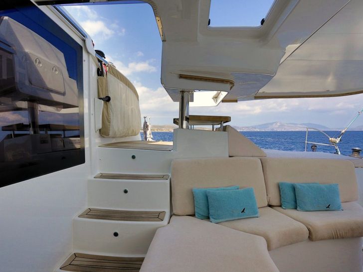 WORLDS END - aft deck seating area WORLDS END - aft deck seating area