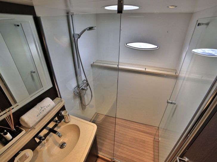 WORLDS END - master en suite bathroom WORLDS END - master en suite bathroom