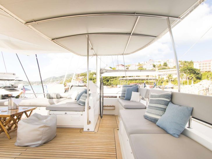 FOXY LADY Lagoon 620 - flybridge other view FOXY LADY Lagoon 620 - flybridge other view