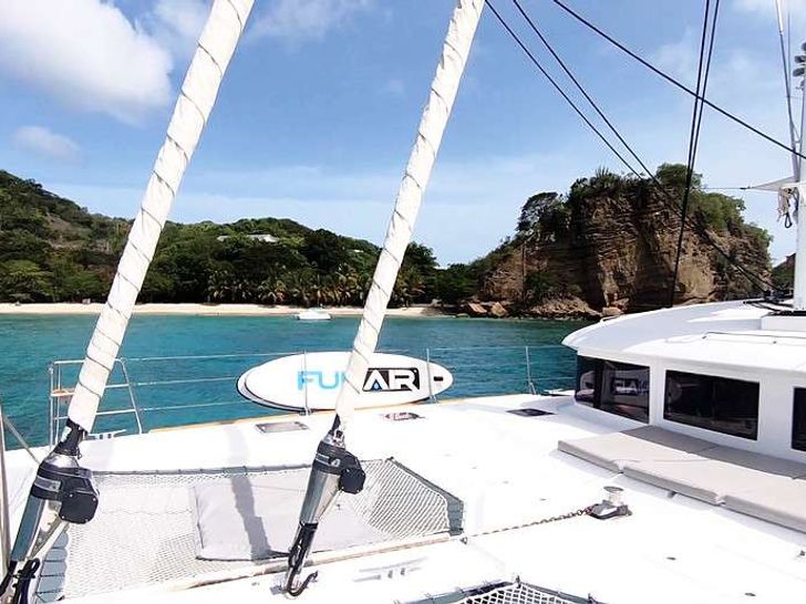 FOXY LADY Lagoon 620 - foredeck FOXY LADY Lagoon 620 - foredeck