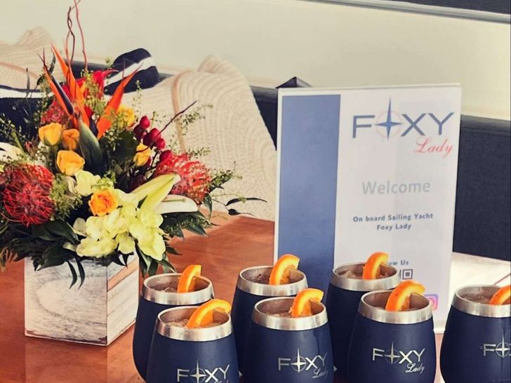 FOXY LADY Lagoon 620 - welcome drinks FOXY LADY Lagoon 620 - welcome drinks