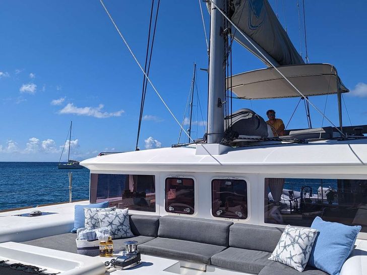 GYPSY PRINCESS Lagoon 450 - foredeck lounge GYPSY PRINCESS Lagoon 450 - foredeck lounge