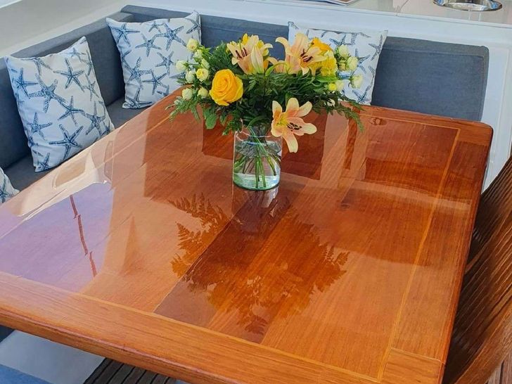 GYPSY PRINCESS Lagoon 450 - aft deck dining table GYPSY PRINCESS Lagoon 450 - aft deck dining table