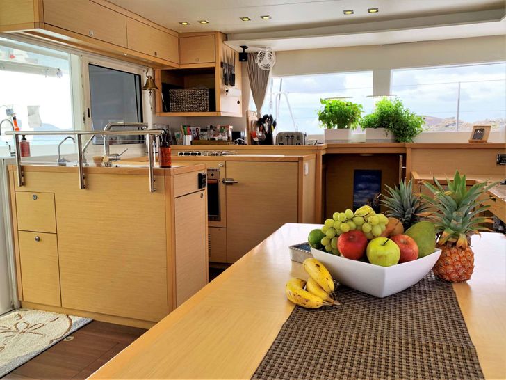 GYPSY PRINCESS Lagoon 450 - galley GYPSY PRINCESS Lagoon 450 - galley
