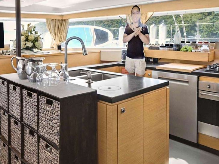 ODYSSEA Fountaine Pajot Sanya 57 - Galley ODYSSEA Fountaine Pajot Sanya 57 - Galley