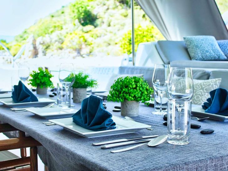 ODYSSEA Fountaine Pajot Sanya 57 - alfresco dining ODYSSEA Fountaine Pajot Sanya 57 - alfresco dining
