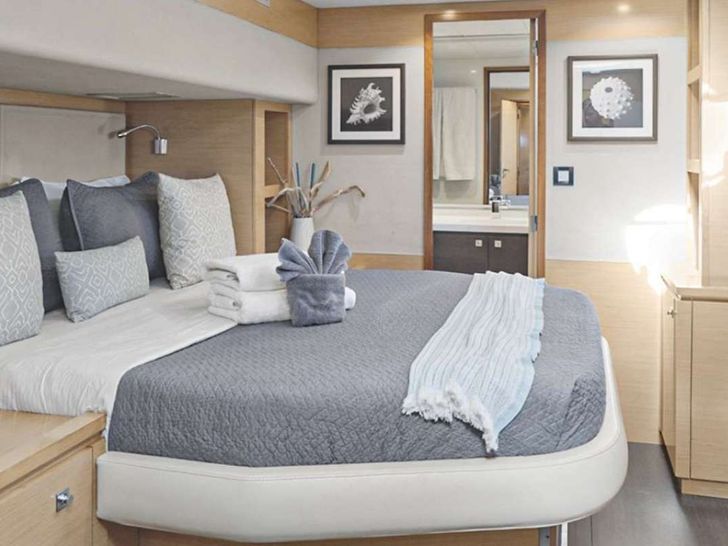 ODYSSEA Fountaine Pajot Sanya 57 - Master Cabin Bed ODYSSEA Fountaine Pajot Sanya 57 - Master Cabin Bed