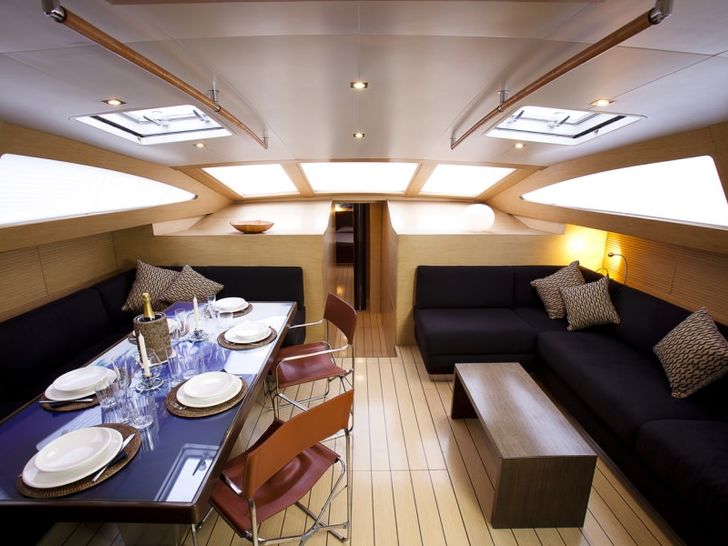 WIZARD - Yacht 2000 24 m,panoramic saloon and dining area