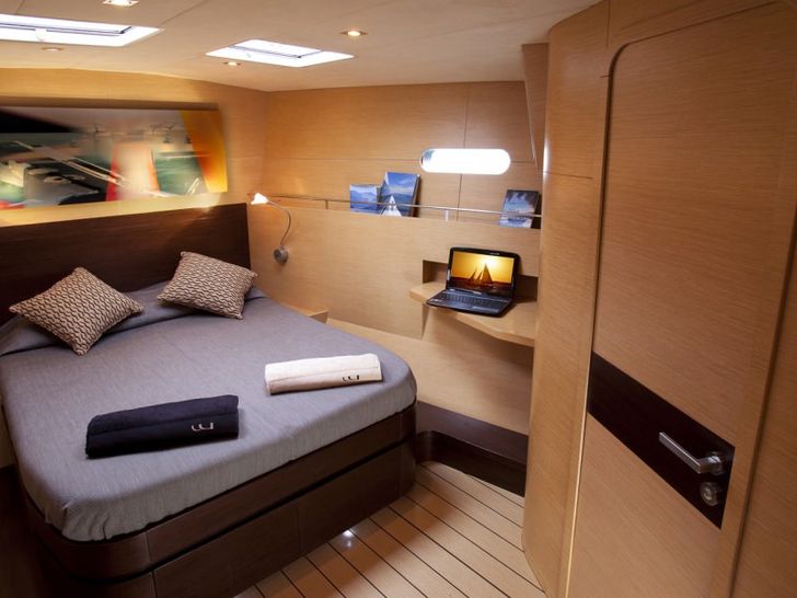 WIZARD - Yacht 2000 24 m,main cabin