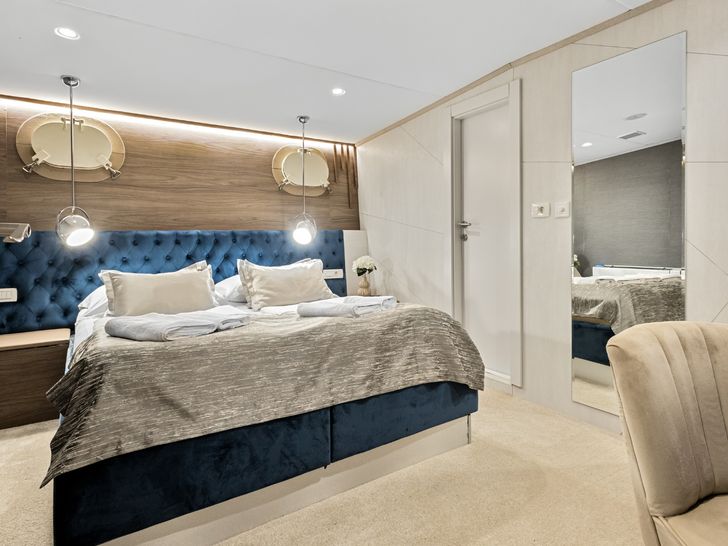 BELLA Custom 48m - VIP cabin 1 BELLA Custom 48m - VIP cabin 1