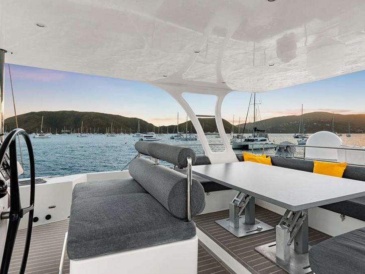 MAVERICK Sunreef 70 - flybridge seating and helm MAVERICK Sunreef 70 - flybridge seating and helm