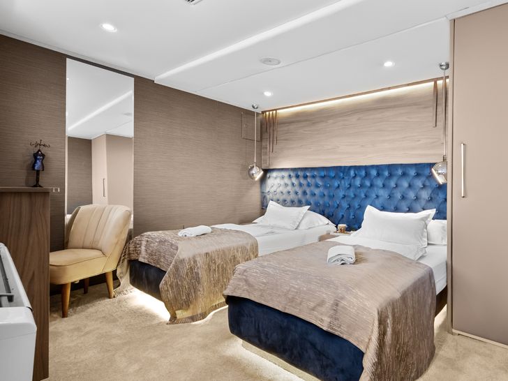 BELLA Custom 48m - twin cabin 1 BELLA Custom 48m - twin cabin 1