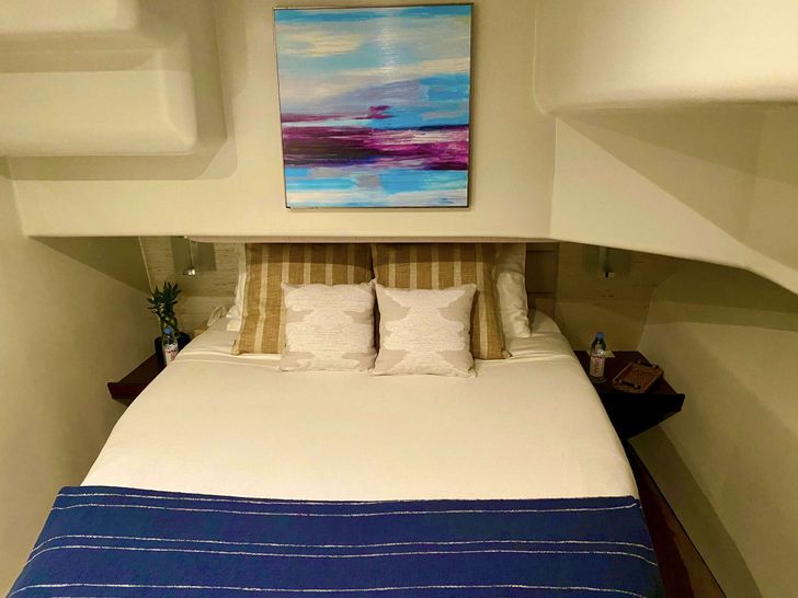 Queen guest cabin Queen guest cabin