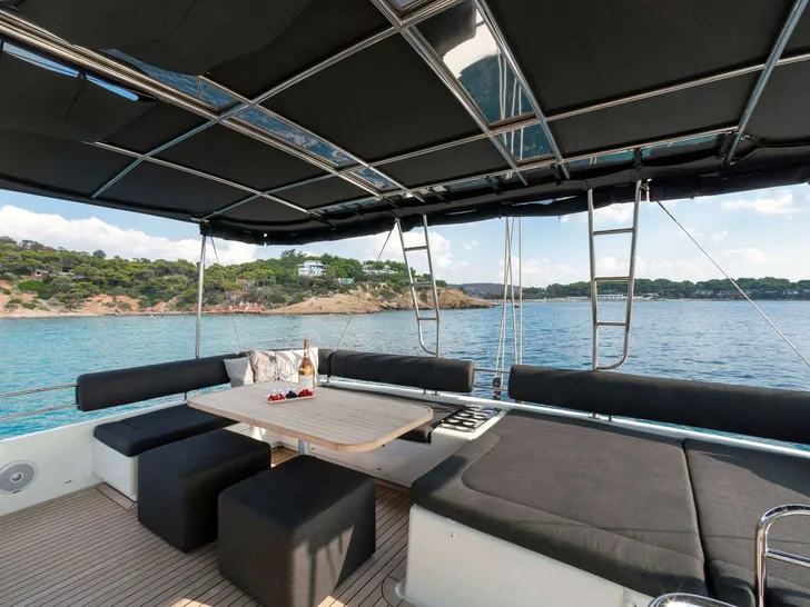 MOYA Lagoon 560 - flybridge MOYA Lagoon 560 - flybridge