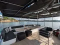 MOYA Lagoon 560 - flybridge seating and dining MOYA Lagoon 560 - flybridge seating and dining