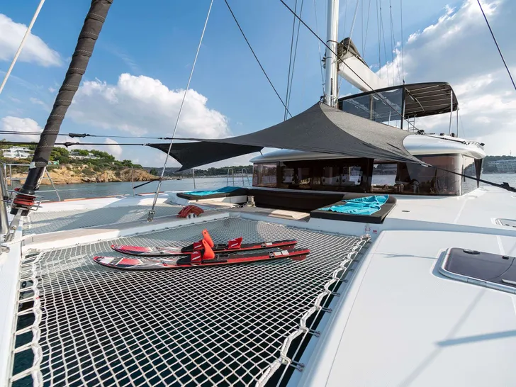 MOYA Lagoon 560 - foredeck MOYA Lagoon 560 - foredeck