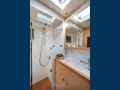 MOYA Lagoon 560 - master cabin bathroom