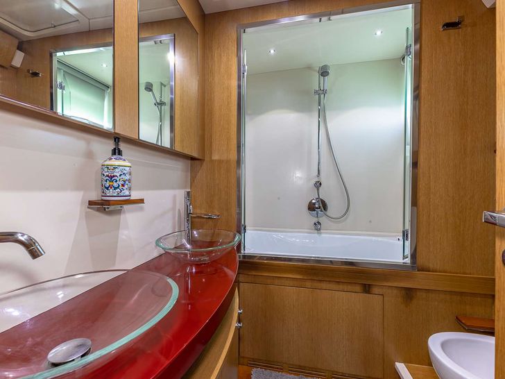LEGEND AND SOUL - bathroom LEGEND AND SOUL - bathroom
