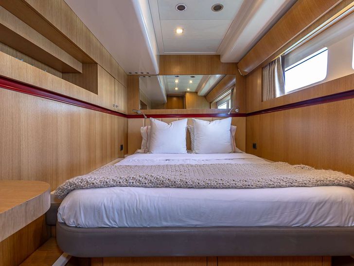 LEGEND AND SOUL - double cabin LEGEND AND SOUL - double cabin
