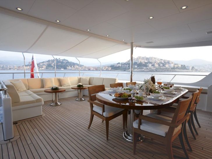 KATHLEEN ANNE Feadship SL39 - sky deck aft lounge and alfresco dining area KATHLEEN ANNE Feadship SL39 - sky deck aft lounge and alfresco dining area