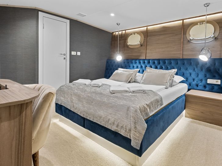 BELLA Custom 48m - VIP cabin 2 BELLA Custom 48m - VIP cabin 2