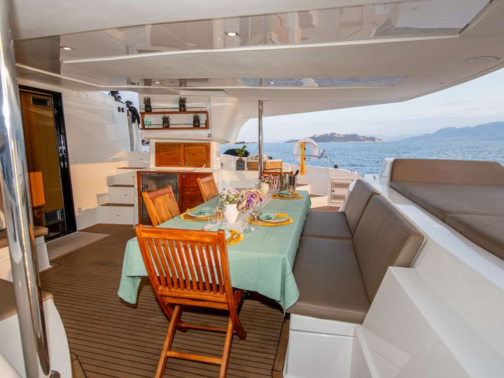 HIGHJINKS Fountaine Pajot Sanya 57 - aft deck HIGHJINKS Fountaine Pajot Sanya 57 - aft deck