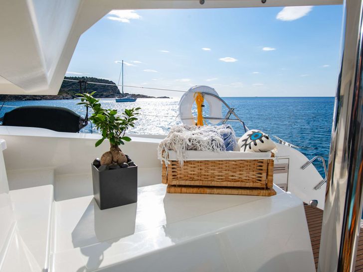 HIGHJINKS Fountaine Pajot Sanya 57 - aft deck ornaments HIGHJINKS Fountaine Pajot Sanya 57 - aft deck ornaments
