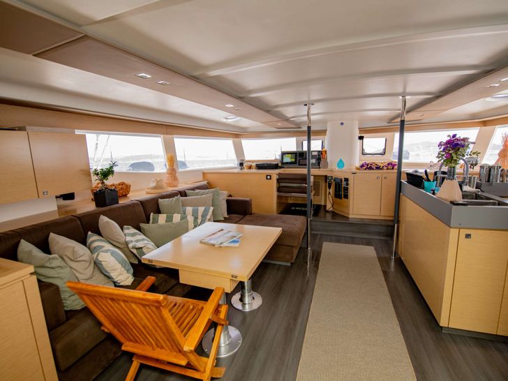 HIGHJINKS Fountaine Pajot Sanya 57 - saloon HIGHJINKS Fountaine Pajot Sanya 57 - saloon