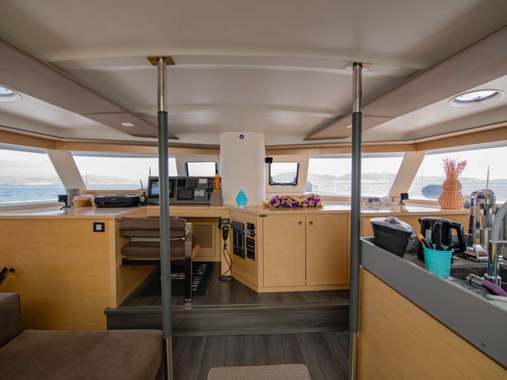 HIGHJINKS Fountaine Pajot Sanya 57 - navigation pane HIGHJINKS Fountaine Pajot Sanya 57 - navigation pane