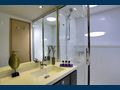 HIGHJINKS Fountaine Pajot Sanya 57 - master cabin bathroom