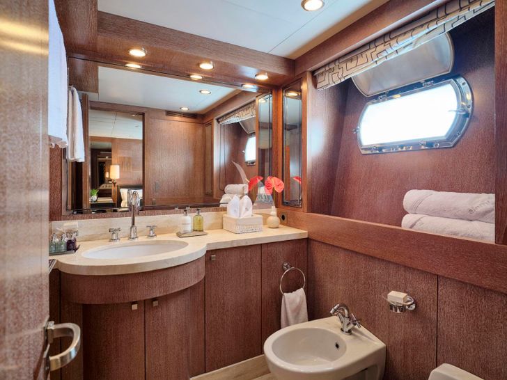 ELEMENT - twin cabin bathroom ELEMENT - twin cabin bathroom