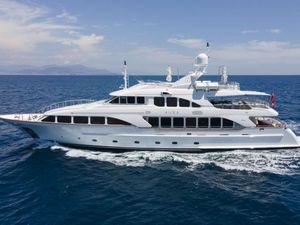 AURA - Benetti 36 m - 5 Cabins - Antibes - Corsica - Riviera - Sardinia