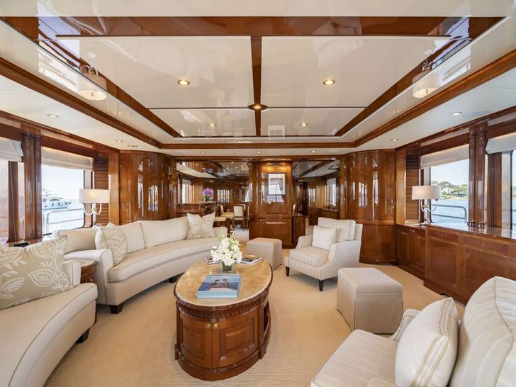 AURA - Benetti 36 m,main saloon AURA - Benetti 36 m,main saloon