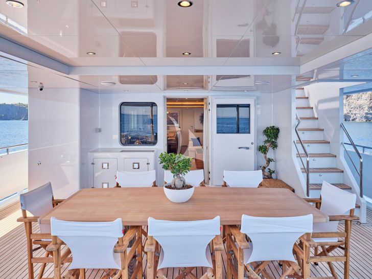 3D Cantierri Delle Marche Darwin 96 - aft deck alfresco dining area 3D Cantierri Delle Marche Darwin 96 - aft deck alfresco dining area