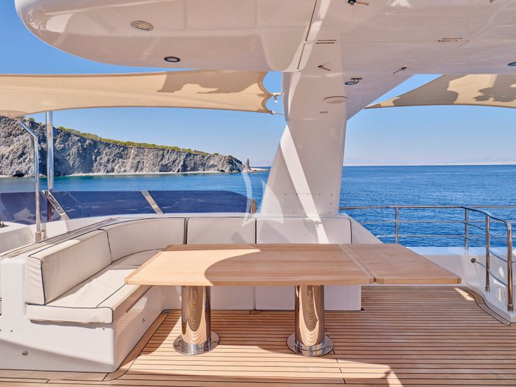 3D Cantierri Delle Marche Darwin 96 - flybridge seating and dining area 3D Cantierri Delle Marche Darwin 96 - flybridge seating and dining area