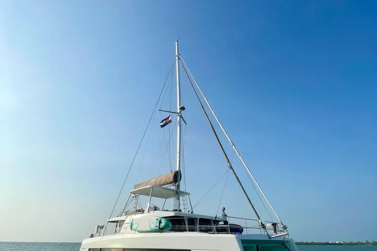 Charter Yacht MAGNIFICENT - Bali 4.8 - 4 Cabins - Drowned Cayes - Goff's Caye - St. George`s Caye - Belize