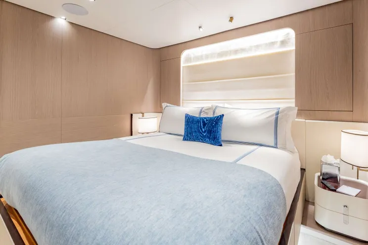 Charter Yacht 4 PLAY - Azimut 88 Flybridge - 5 Cabins - Nassau - Exumas - Bahamas