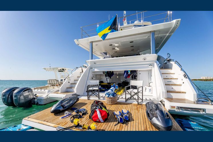 Charter Yacht 4 PLAY - Azimut 88 Flybridge - 5 Cabins - Nassau - Exumas - Bahamas