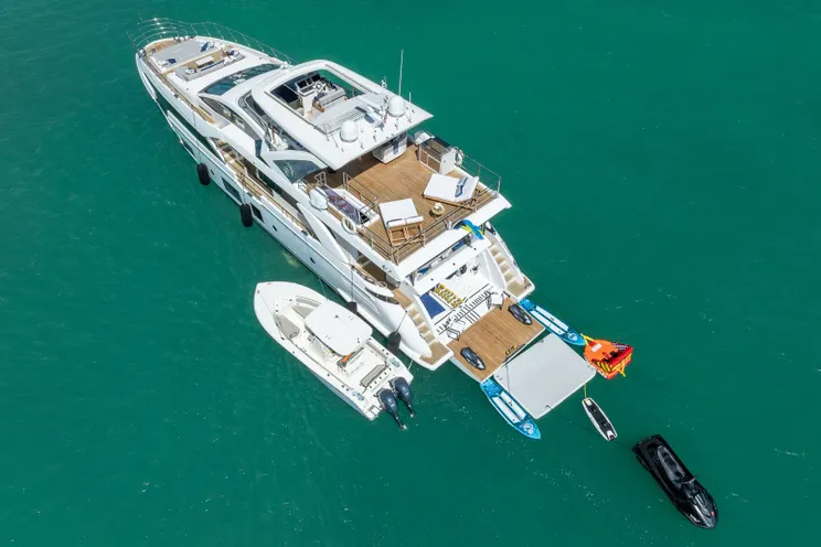 Charter Yacht 4 PLAY - Azimut 88 Flybridge - 5 Cabins - Nassau - Exumas - Bahamas