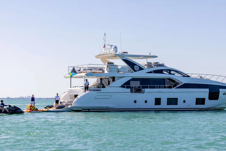 Charter Yacht 4 PLAY - Azimut 88 Flybridge - 5 Cabins - Nassau - Exumas - Bahamas
