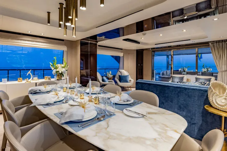 Charter Yacht 4 PLAY - Azimut 88 Flybridge - 5 Cabins - Nassau - Exumas - Bahamas