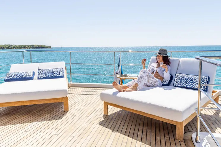Charter Yacht 4 PLAY - Azimut 88 Flybridge - 5 Cabins - Nassau - Exumas - Bahamas