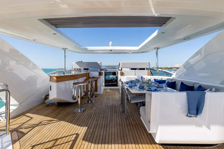 Charter Yacht 4 PLAY - Azimut 88 Flybridge - 5 Cabins - Nassau - Exumas - Bahamas